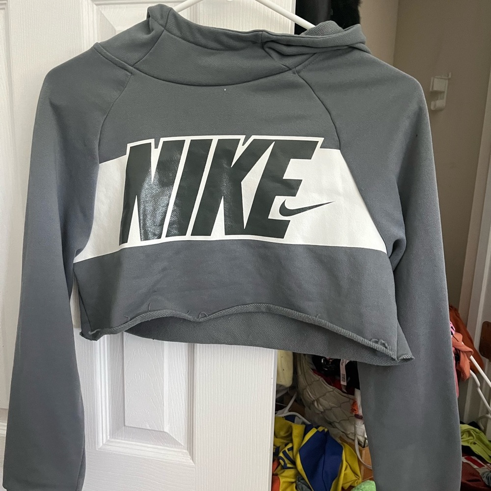 nike crop hoodie